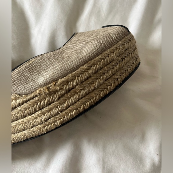 Theory - wedge heels. Tan and black wedge heels. With black trim. Adorable ! - Picture 5 of 10